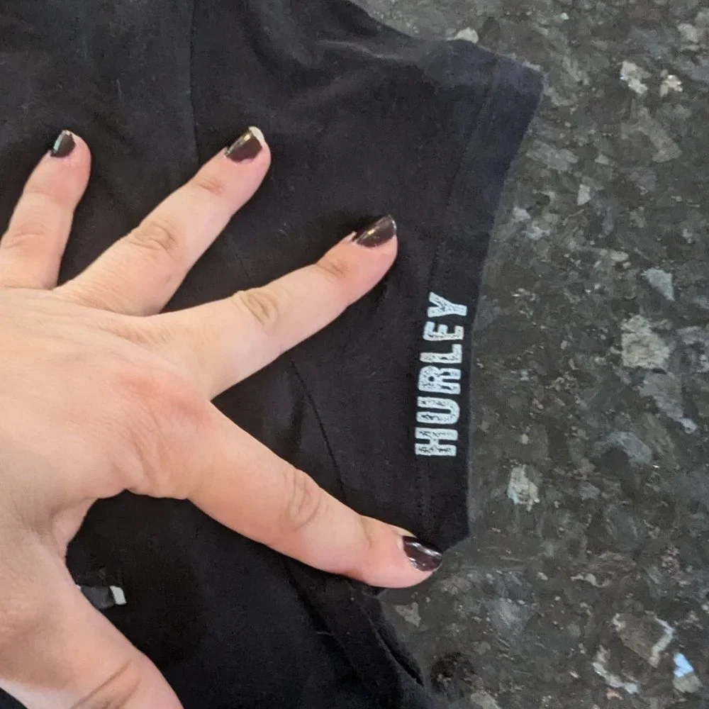 Hurley Tshirt - Small - Picture 3 of 6